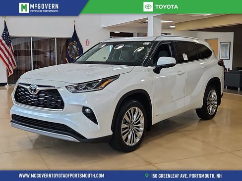 New 2026 Toyota Highlander Platinum AWD/4WD image 1