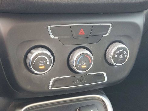Used 2018 Jeep Compass Latitude FWD image 16