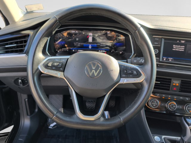 Certified 2023 Volkswagen Jetta SE w/ Panoramic Sunroof Package FWD image 13