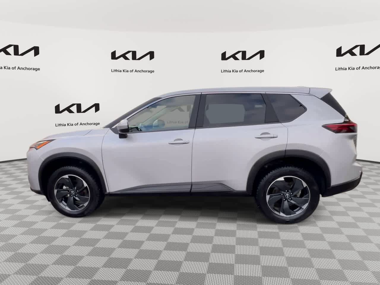 Used 2025 Nissan Rogue SV AWD/4WD image 5