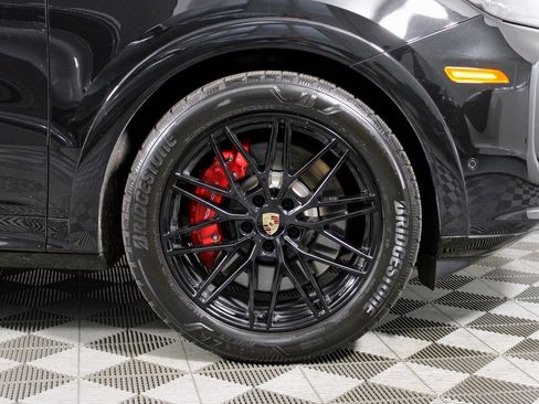 Used 2024 Porsche Cayenne S image 43