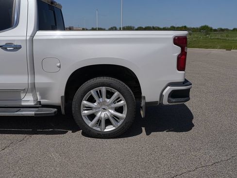Used 2024 Chevrolet Silverado 1500 High Country w/ High Country Premium Package AWD/4WD image 12