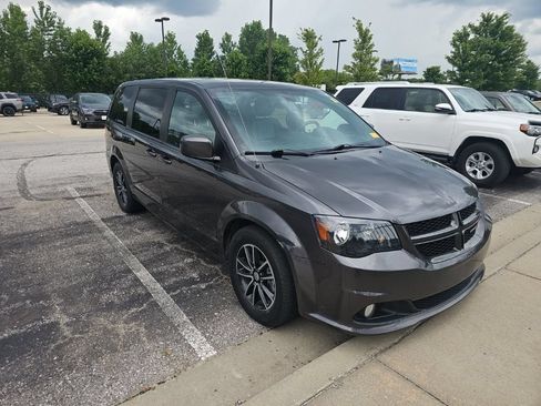 Used 2018 Dodge Grand Caravan GT FWD image 3