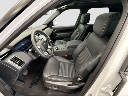 Certified 2025 Land Rover Discovery S image 17