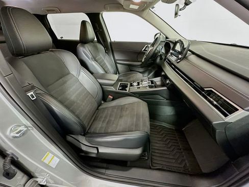 Used 2024 Mitsubishi Outlander SE image 28