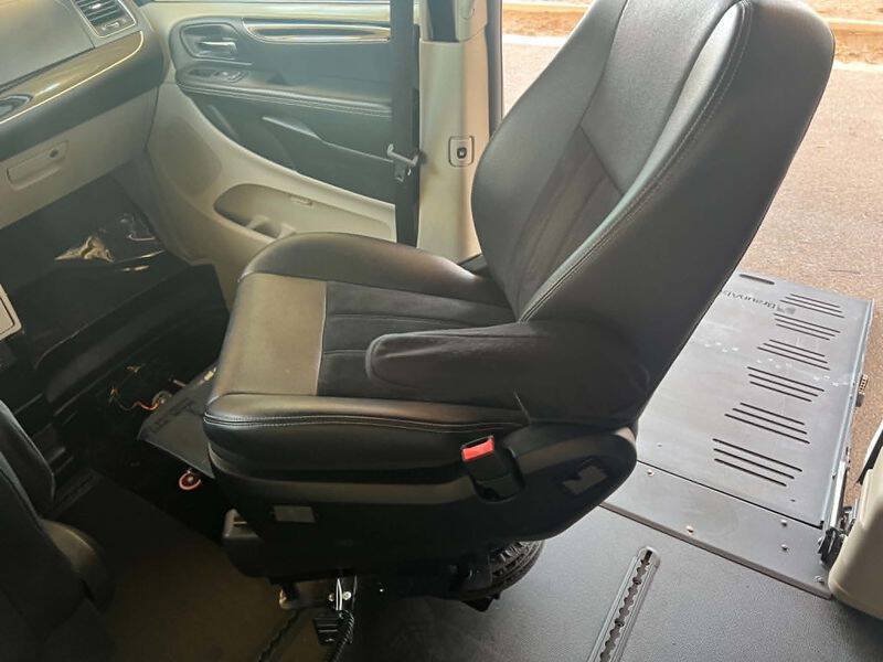 Used 2018 Dodge Grand Caravan SXT FWD image 49