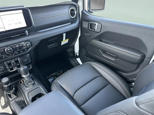 New 2025 Jeep Wrangler Unlimited Sahara AWD/4WD image 31