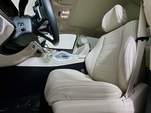 Used 2024 Mercedes-Benz GLS 580 4MATIC image 5
