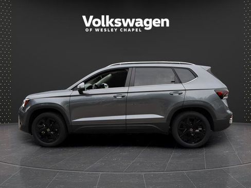 Certified 2025 Volkswagen Taos SE FWD image 4