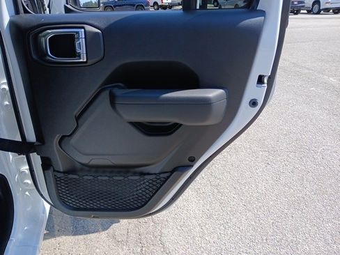 New 2025 Jeep Gladiator Sport image 23