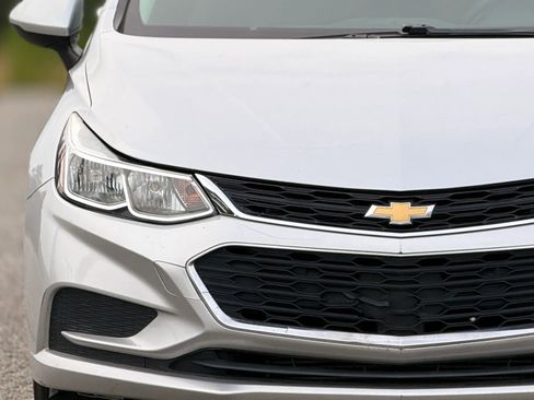 Used 2017 Chevrolet Cruze LS FWD image 11