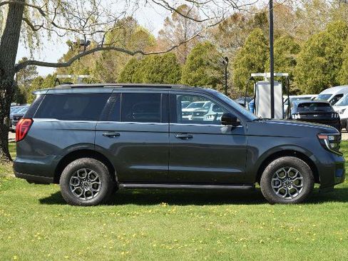 Certified 2025 Ford Expedition Active AWD/4WD image 8