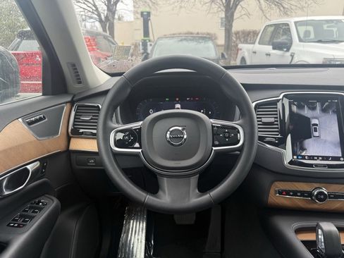 Used 2025 Volvo XC90 B6 Ultra image 24