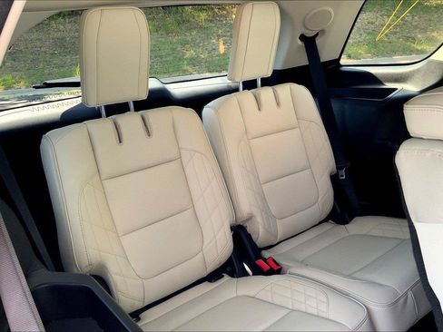 Used 2017 Ford Explorer Platinum AWD/4WD image 27