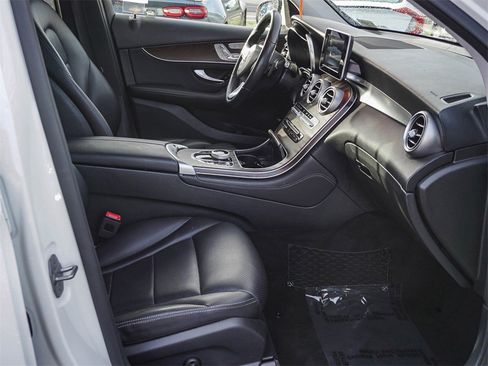 Used 2019 Mercedes-Benz GLC 350e 4MATIC image 11