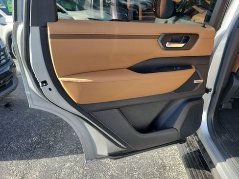 Used 2025 Nissan Armada SL w/ Captain's Chari Seat Package RWD image 15