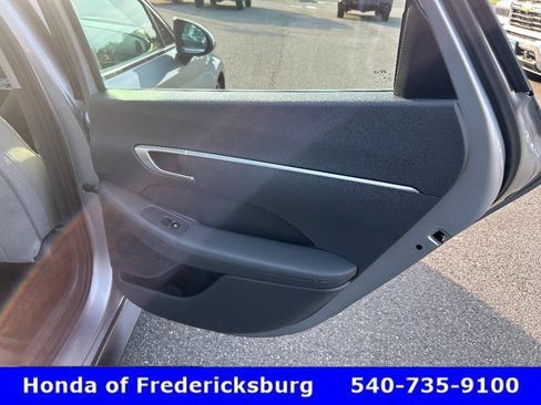 Used 2022 Hyundai Sonata SE w/ Cargo Package FWD image 12