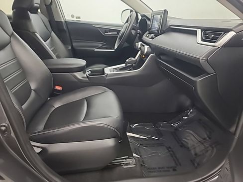 Used 2021 Toyota RAV4 XLE Premium AWD/4WD image 15