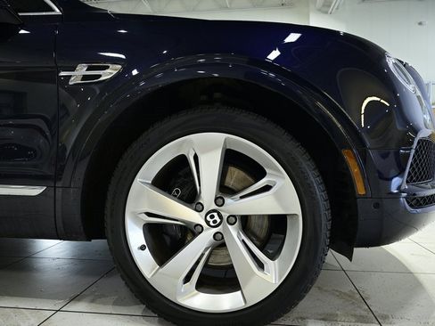 Used 2019 Bentley Bentayga image 9