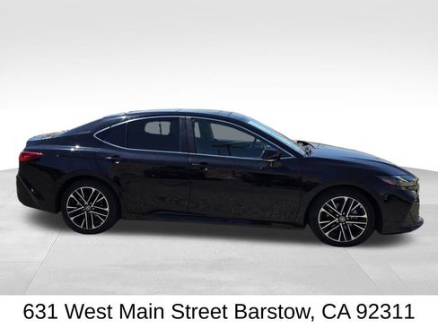Used 2025 Toyota Camry XLE FWD image 4