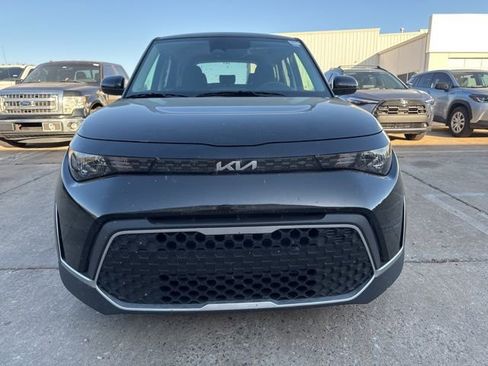 Used 2025 Kia Soul LX image 3
