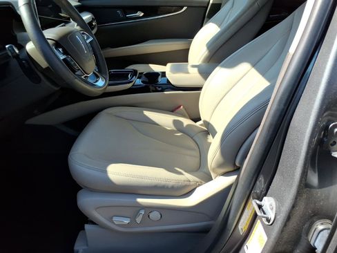 Used 2023 Lincoln Nautilus FWD w/ Premium Package image 13