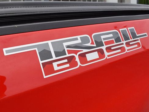 Used 2020 Chevrolet Silverado 1500 Custom Trail Boss w/ Custom Convenience Package AWD/4WD image 12