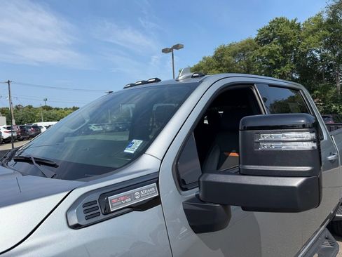 Used 2024 GMC Sierra 2500 AT4 w/ AT4 Preferred Package AWD/4WD image 8