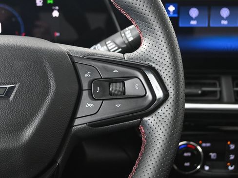 Used 2024 Chevrolet Trax RS w/ Sunroof Package image 34