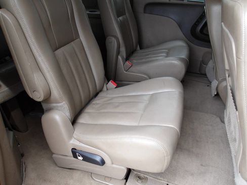 Used 2013 Chrysler Town & Country Touring-L w/ Driver Convenience Group FWD image 64