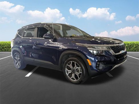 Used 2021 Kia Seltos EX AWD/4WD image 3