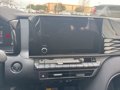 Used 2025 Toyota Camry Hybrid image 12