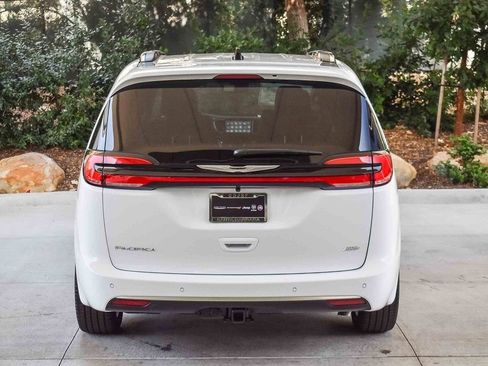 New 2026 Chrysler Pacifica Pinnacle w/ Trailer Tow Group image 5