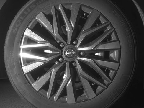 Used 2025 Nissan Altima 2.5 SV FWD image 16