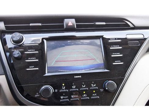 Used 2020 Toyota Camry LE image 24