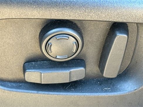 Used 2019 Land Rover Discovery SE image 20