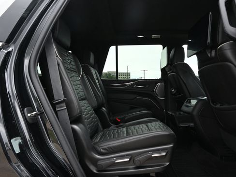 Certified 2023 Cadillac Escalade Premium Luxury Platinum AWD/4WD image 22