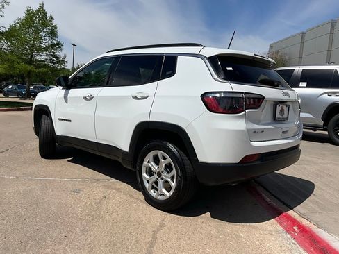 Used 2025 Jeep Compass Latitude image 8