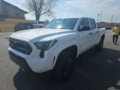 Used 2024 Toyota Tacoma SR image 2