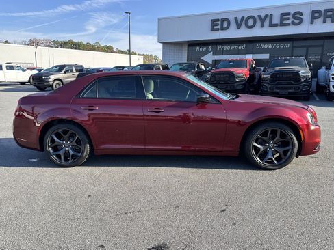 Used 2021 Chrysler 300 Touring w/ Sport Appearance Package image 9