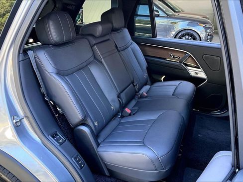 New 2026 Land Rover Range Rover Long Wheelbase SE image 9