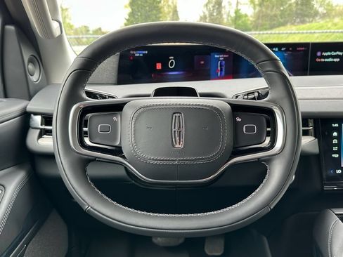 New 2025 Lincoln Navigator Reserve AWD/4WD image 8