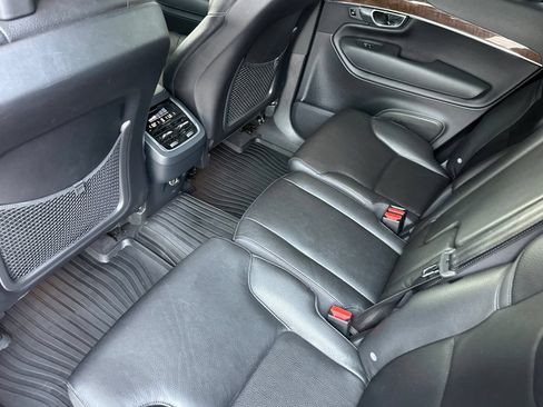 Used 2016 Volvo XC90 T6 Momentum w/ Momentum Plus Package AWD/4WD image 12