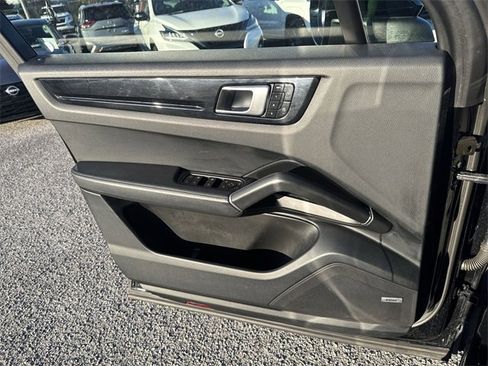 Used 2019 Porsche Cayenne Base image 26