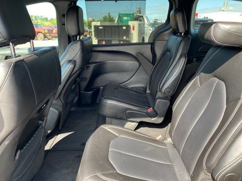 Used 2025 Chrysler Pacifica Select FWD image 28