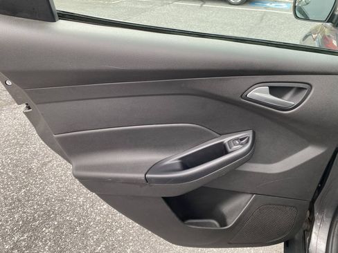 Used 2015 Ford Focus SE w/ Reverse Sensing Package FWD image 13