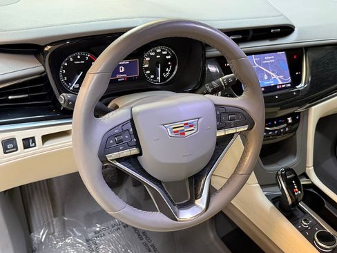 Used 2021 Cadillac XT6 Premium Luxury image 4