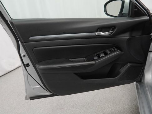 Used 2023 Nissan Altima 2.5 SV image 40