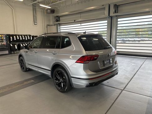 Certified 2024 Volkswagen Tiguan SE R-Line image 3
