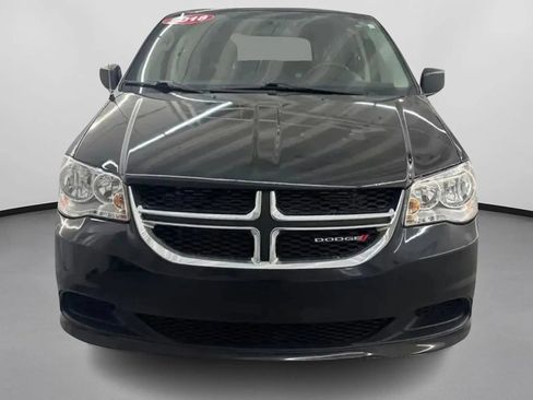 Used 2018 Dodge Grand Caravan SE FWD image 2